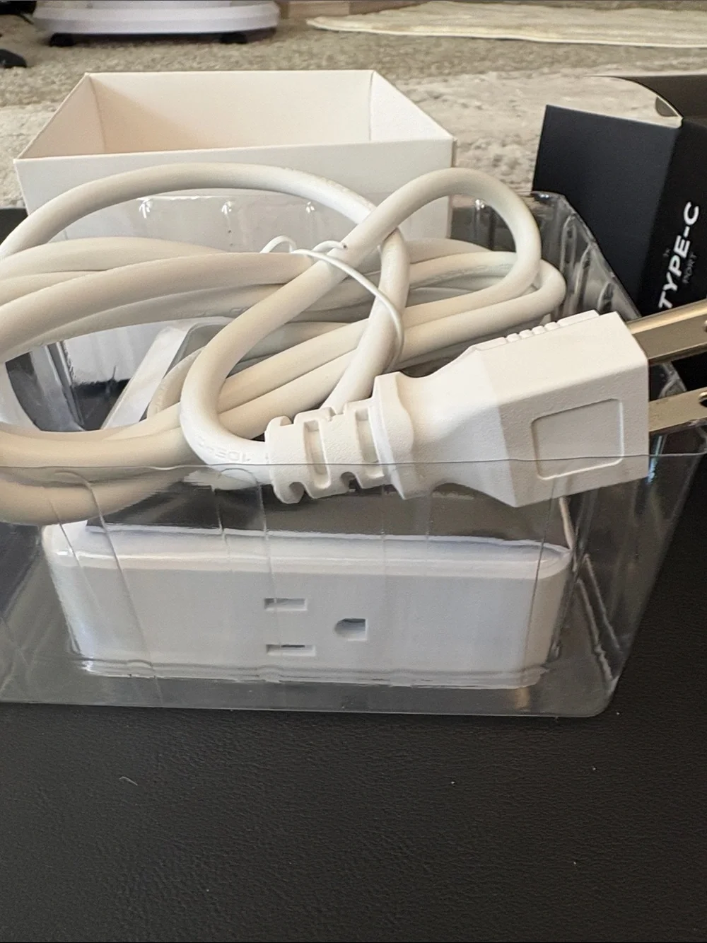 Limitless PowerPro 5-Device Charger - White NWOT
